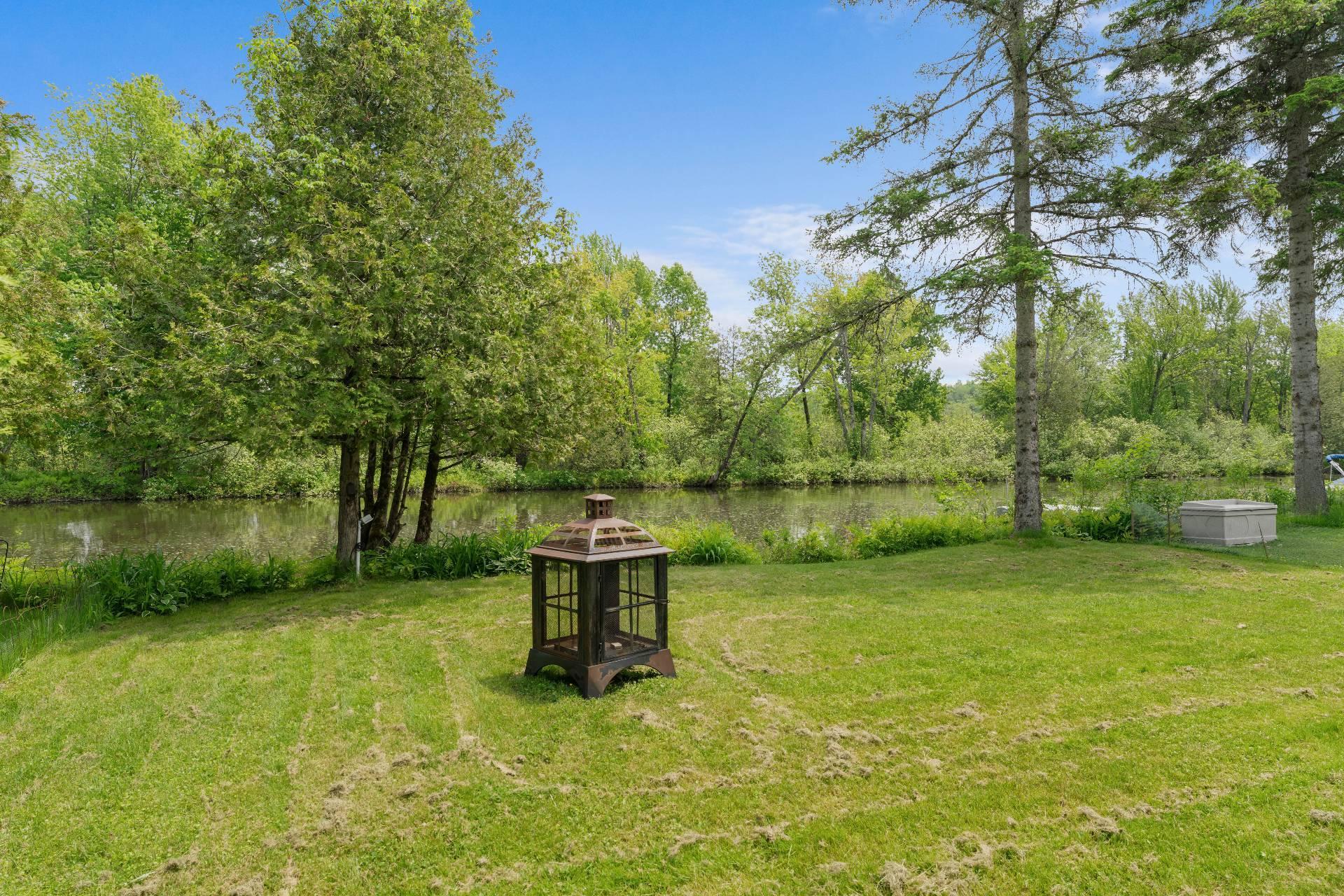 









50Z


Rue des Hirondelles

, 26,
Hatley - Municipalité,







QC
J0B4B0

