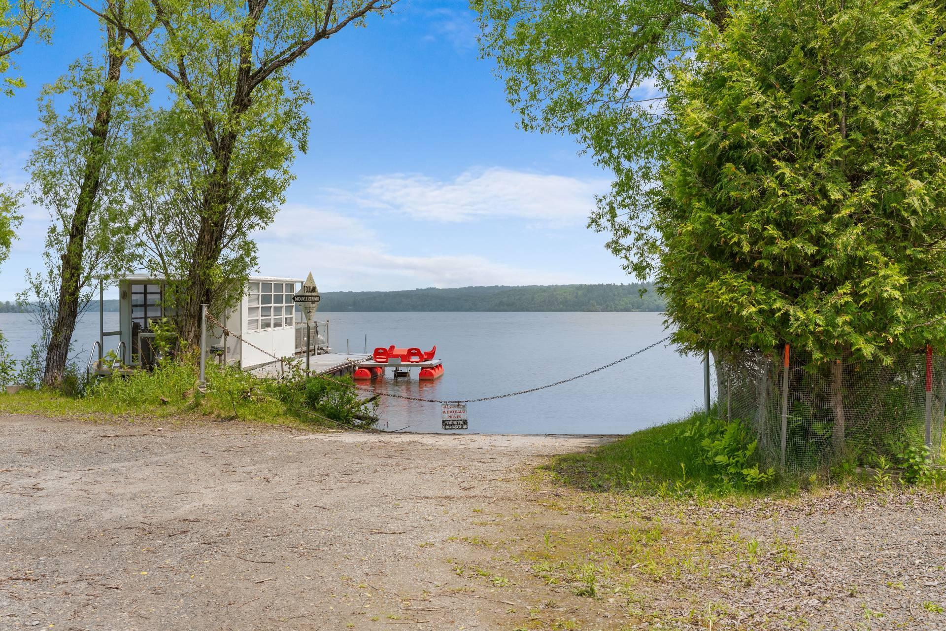 









50Z


Rue des Hirondelles

, 26,
Hatley - Municipalité,







QC
J0B4B0

