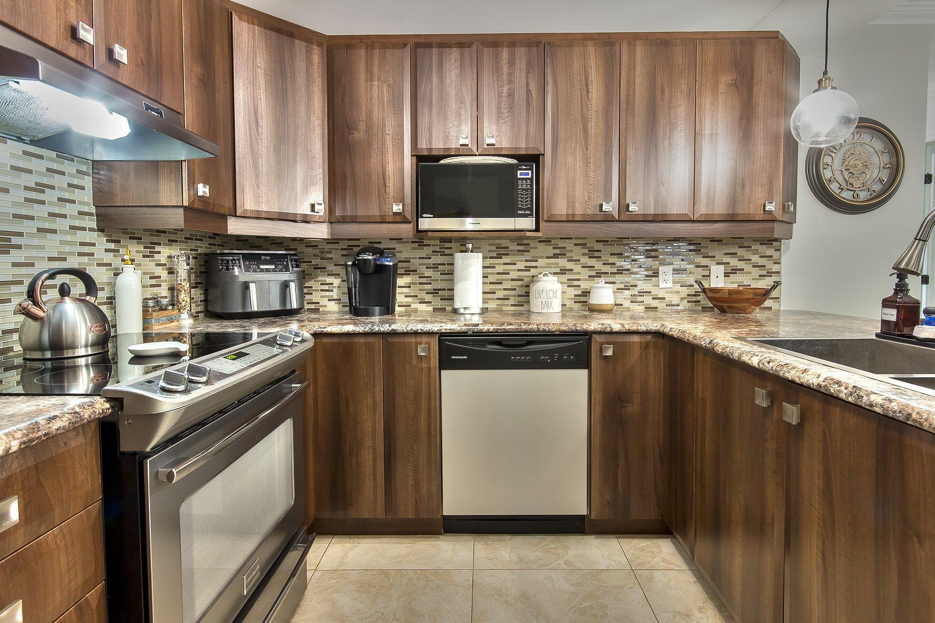 









63


Av. Gatineau

, 24,
Gatineau (Gatineau),




QC
J8T4J4

