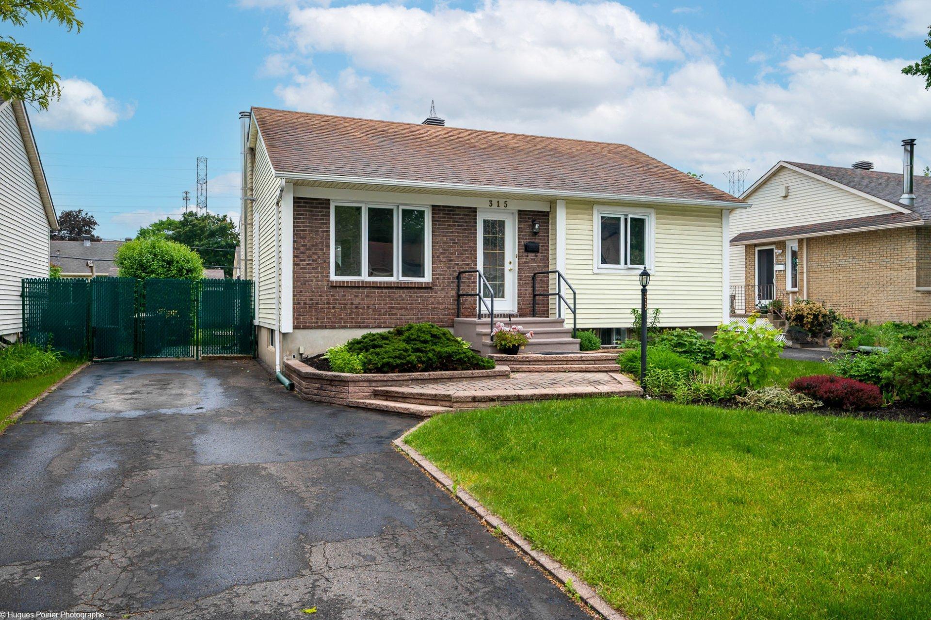 









315


Rue Janvier

,
Laval (Fabreville),




QC
H7P5G7

