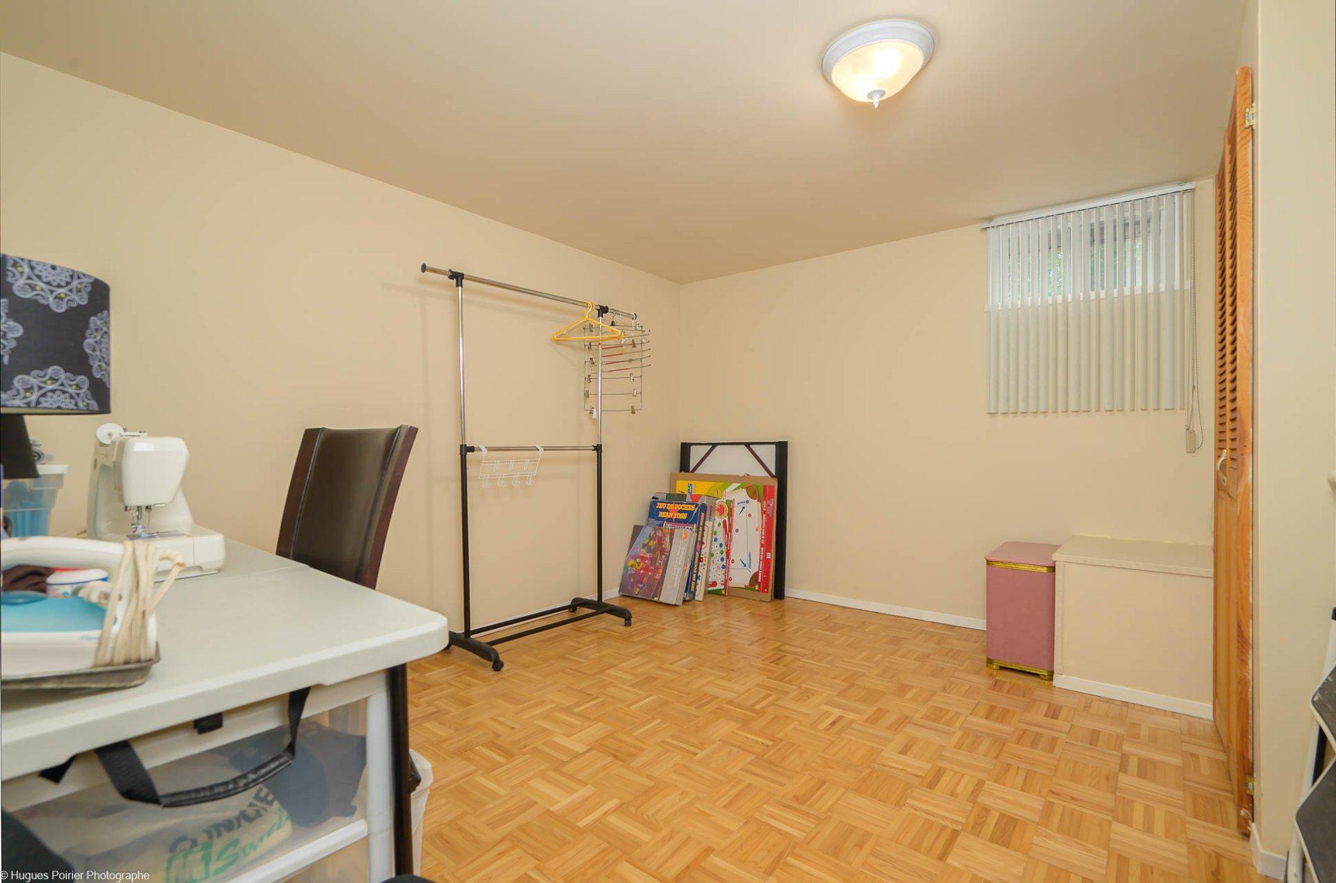 









315


Rue Janvier

,
Laval (Fabreville),




QC
H7P5G7


