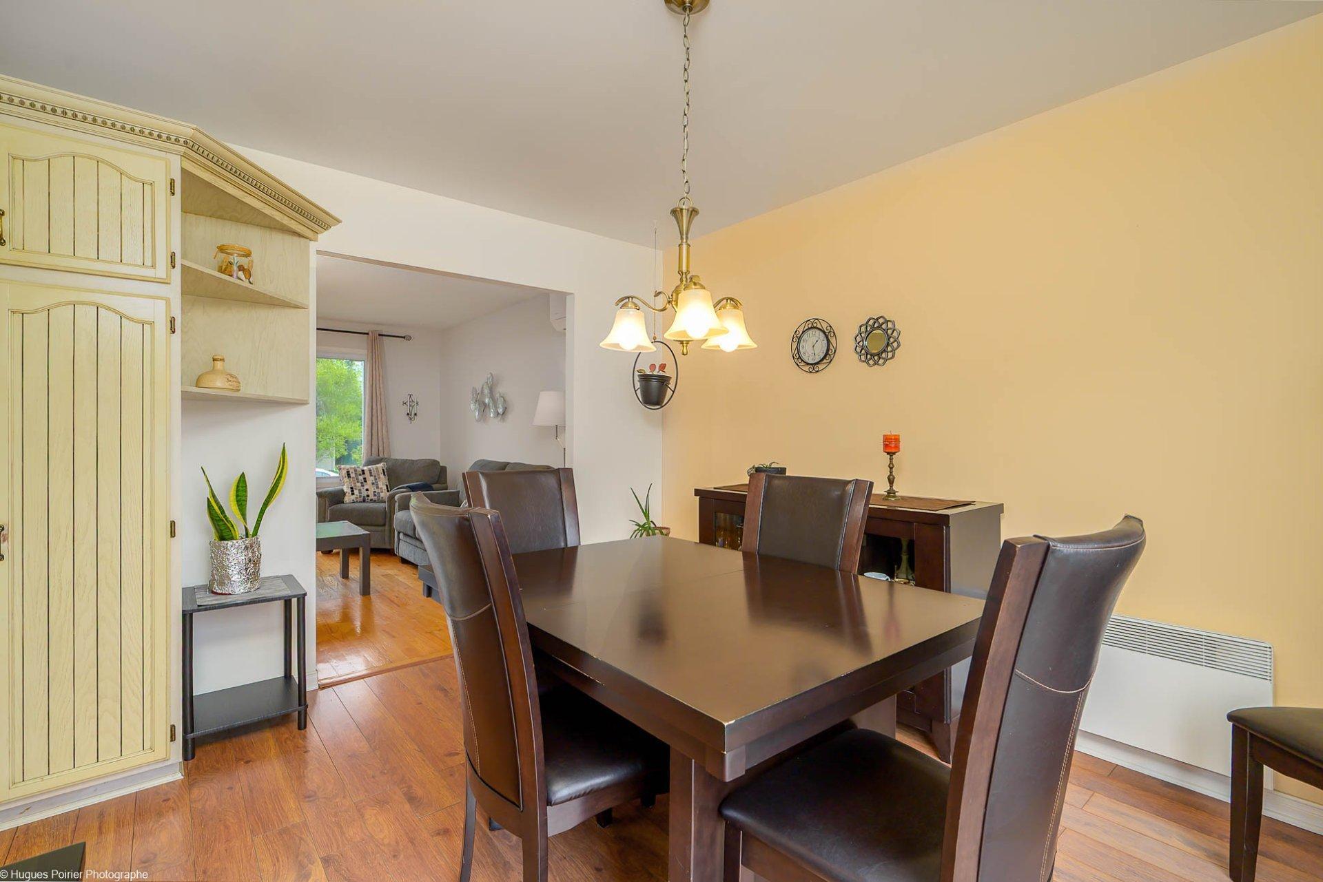 









315


Rue Janvier

,
Laval (Fabreville),




QC
H7P5G7

