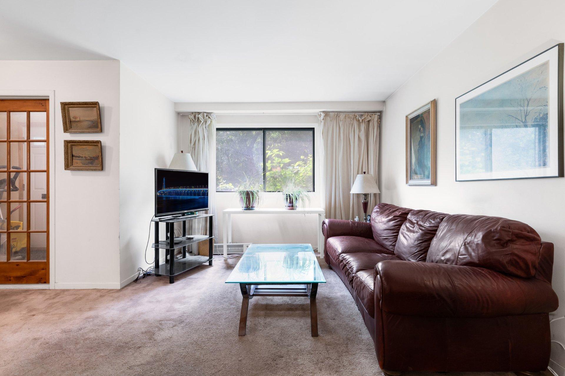 









6021Z


Av. Freud

,
Côte-Saint-Luc,




QC
H4W3A8

