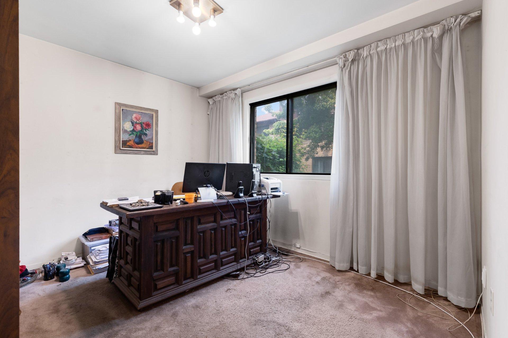









6021Z


Av. Freud

,
Côte-Saint-Luc,




QC
H4W3A8

