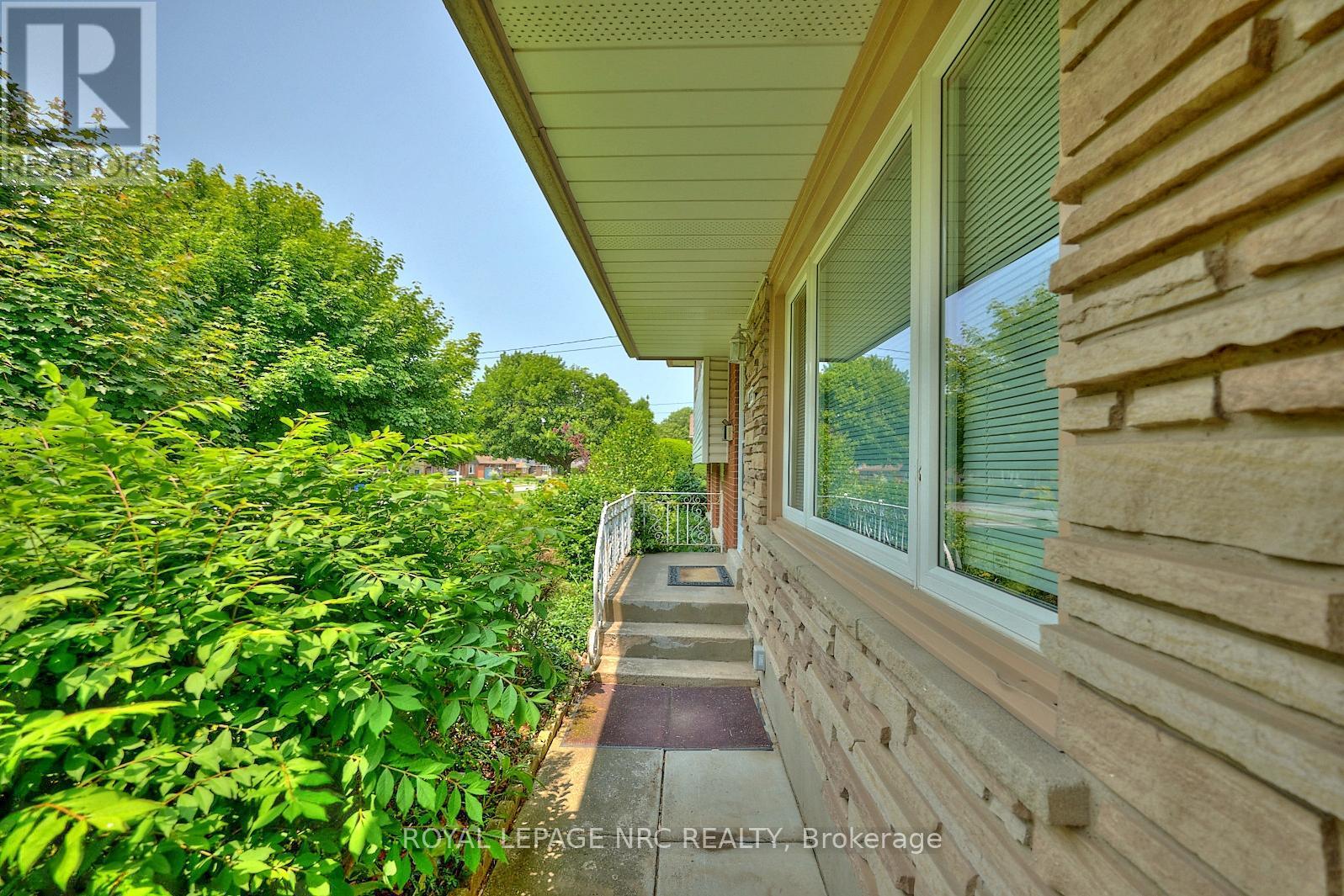 












4682 PINEDALE DRIVE

,
Niagara Falls (Morrison),




Ontario
L2E6M8

