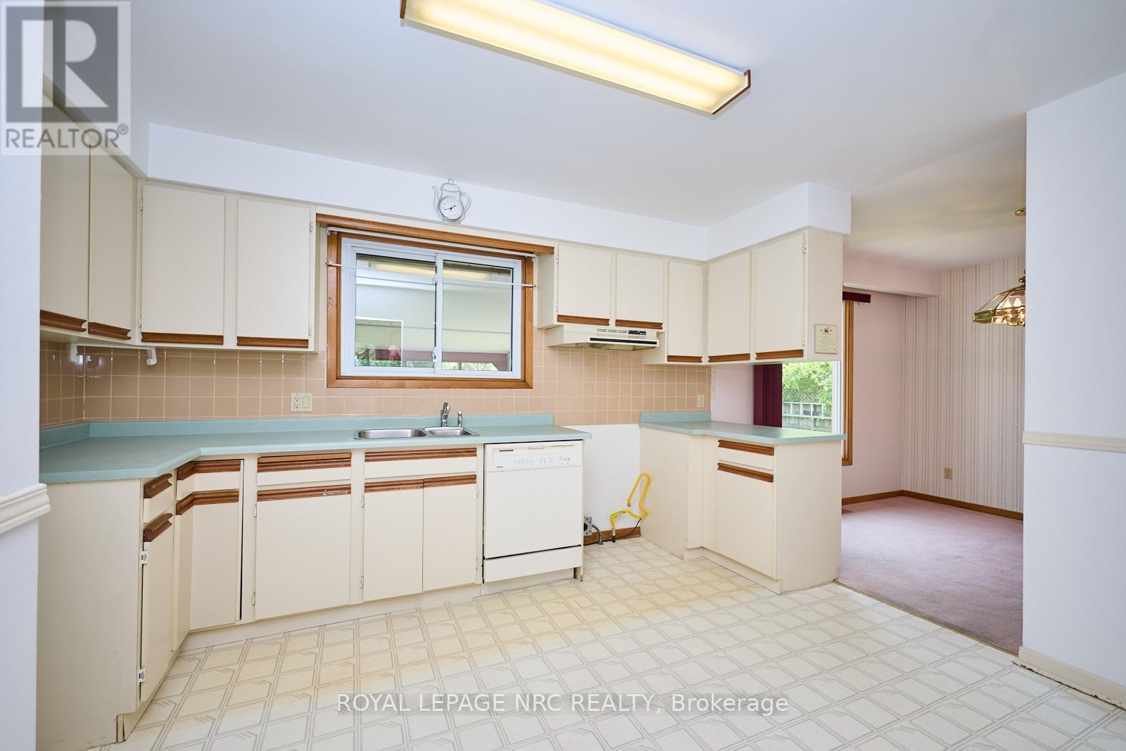 












4682 PINEDALE DRIVE

,
Niagara Falls (Morrison),




Ontario
L2E6M8

