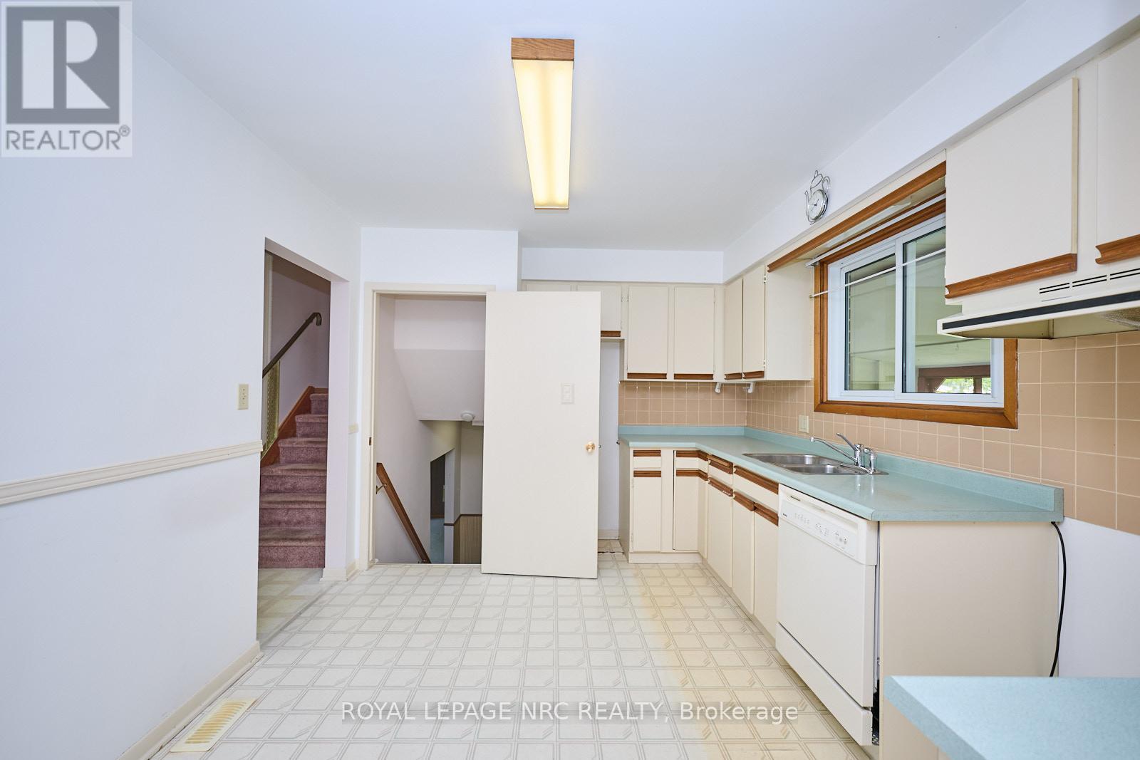 












4682 PINEDALE DRIVE

,
Niagara Falls (Morrison),




Ontario
L2E6M8

