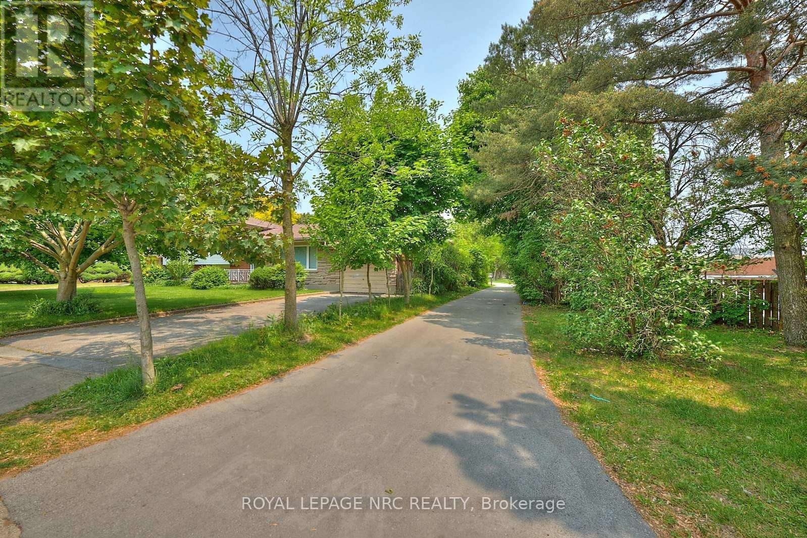 












4682 PINEDALE DRIVE

,
Niagara Falls (Morrison),




Ontario
L2E6M8

