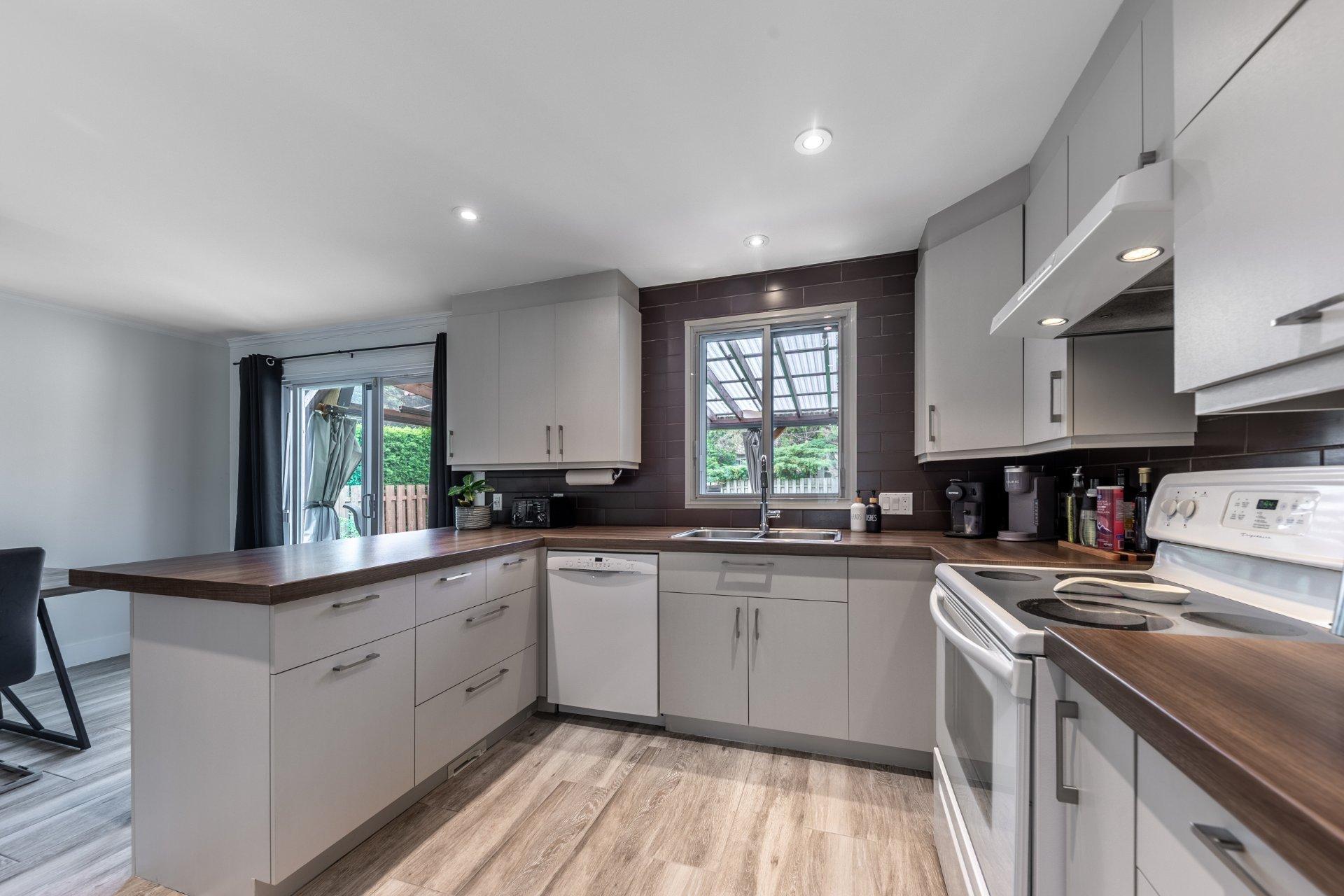 









244


Rue Liébert

,
Repentigny (Repentigny),




QC
J6A2P5

