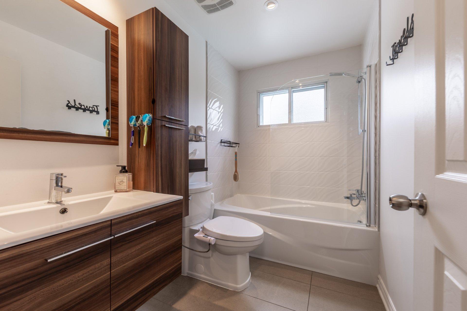 









244


Rue Liébert

,
Repentigny (Repentigny),




QC
J6A2P5

