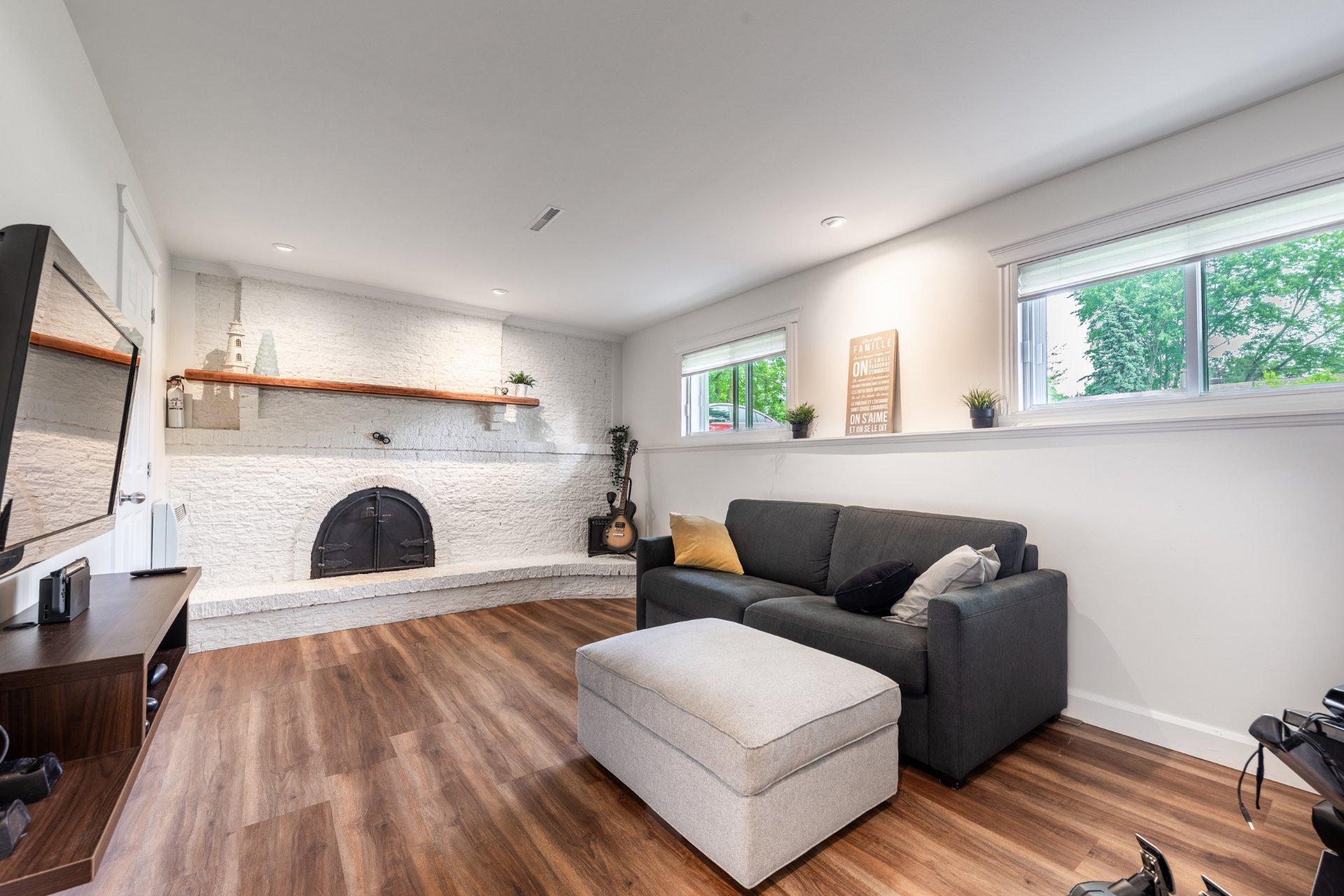 









244


Rue Liébert

,
Repentigny (Repentigny),




QC
J6A2P5


