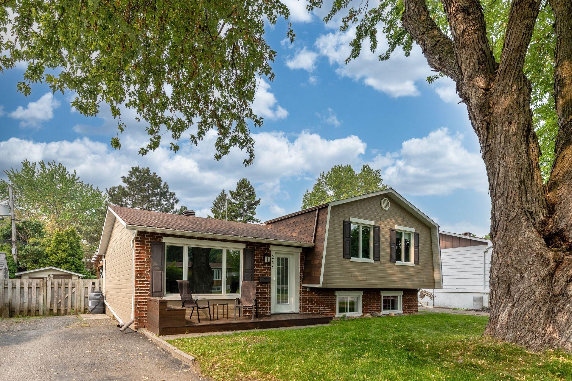 









244


Rue Liébert

,
Repentigny (Repentigny),




QC
J6A2P5

