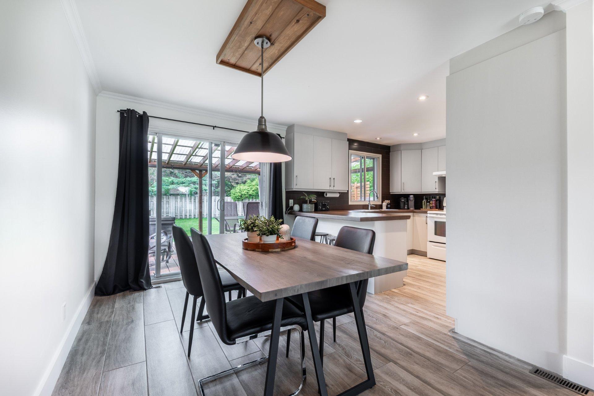 









244


Rue Liébert

,
Repentigny (Repentigny),




QC
J6A2P5


