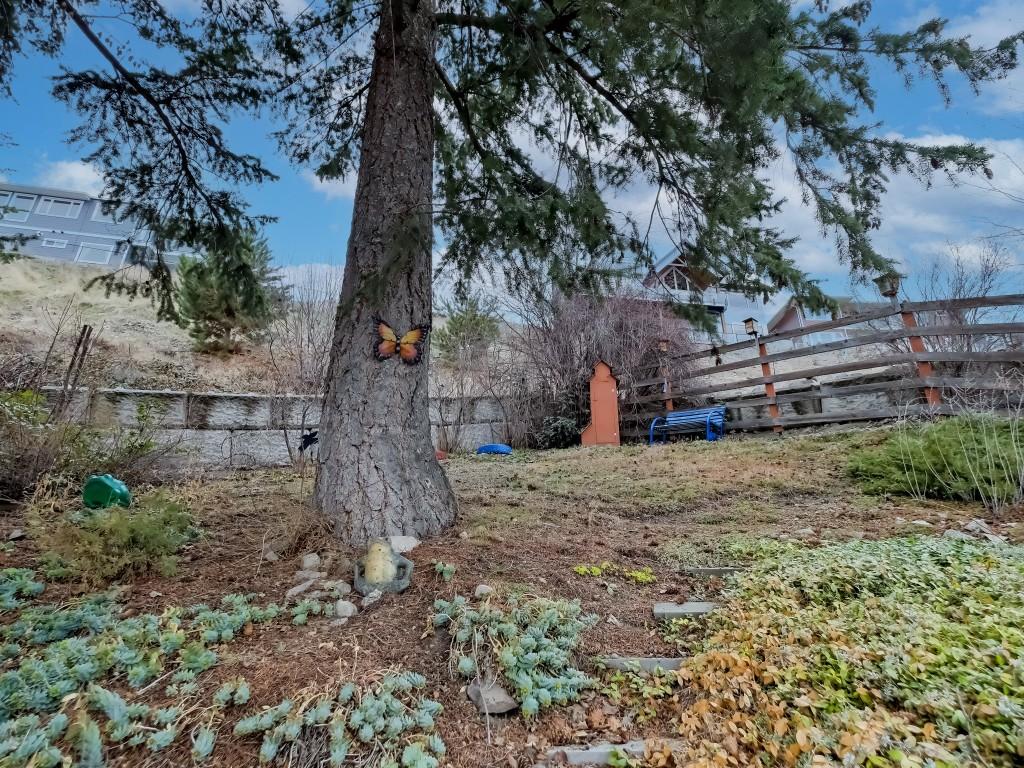 









5882


Victoria

Street,
Peachland,




BC
V0X 1X4

