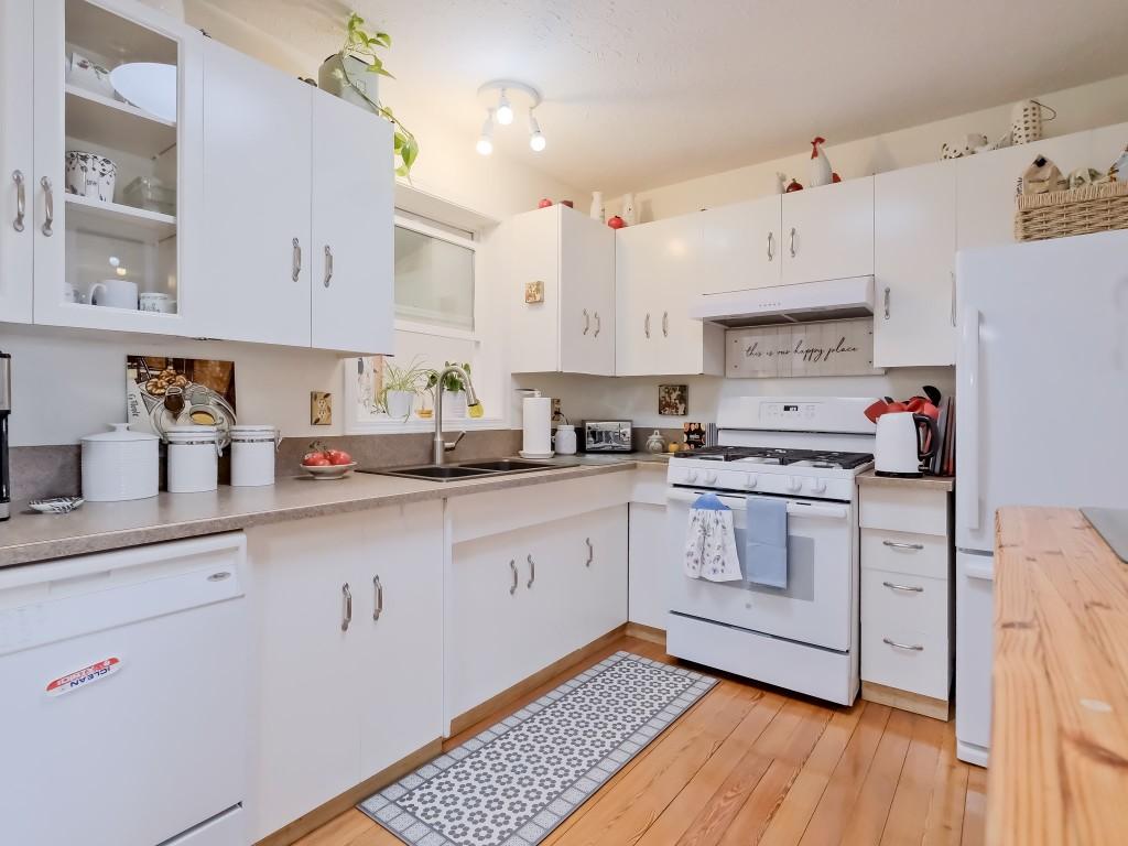 









5882


Victoria

Street,
Peachland,




BC
V0X 1X4

