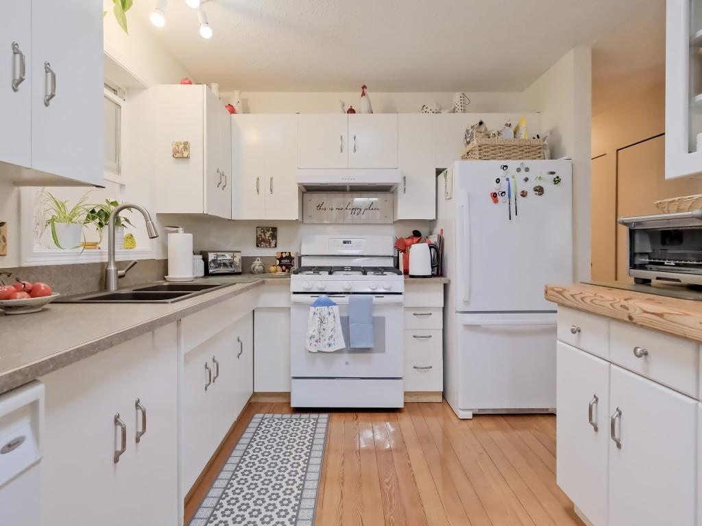 









5882


Victoria

Street,
Peachland,




BC
V0X 1X4


