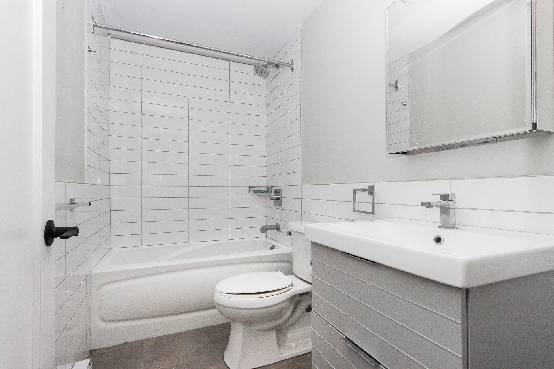 









6874


Rue Sherbrooke O.

, 4,
Montréal (Côte-des-Neiges/Notre-Dame-de-Grâce),




QC
H4B1P7

