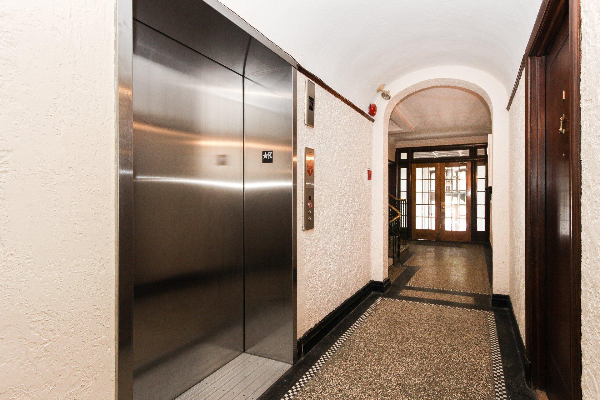 









6874


Rue Sherbrooke O.

, 4,
Montréal (Côte-des-Neiges/Notre-Dame-de-Grâce),




QC
H4B1P7

