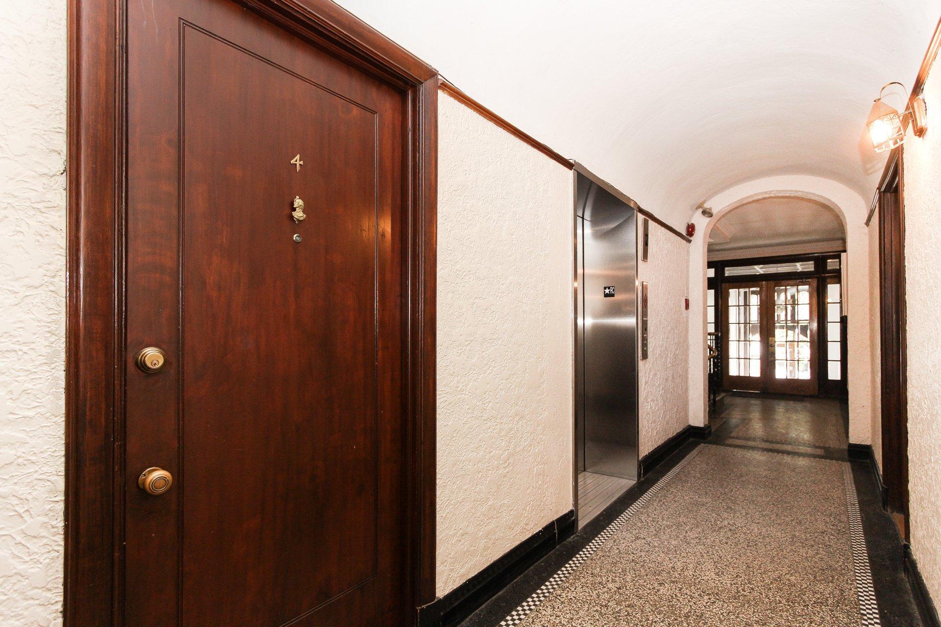 









6874


Rue Sherbrooke O.

, 4,
Montréal (Côte-des-Neiges/Notre-Dame-de-Grâce),




QC
H4B1P7

