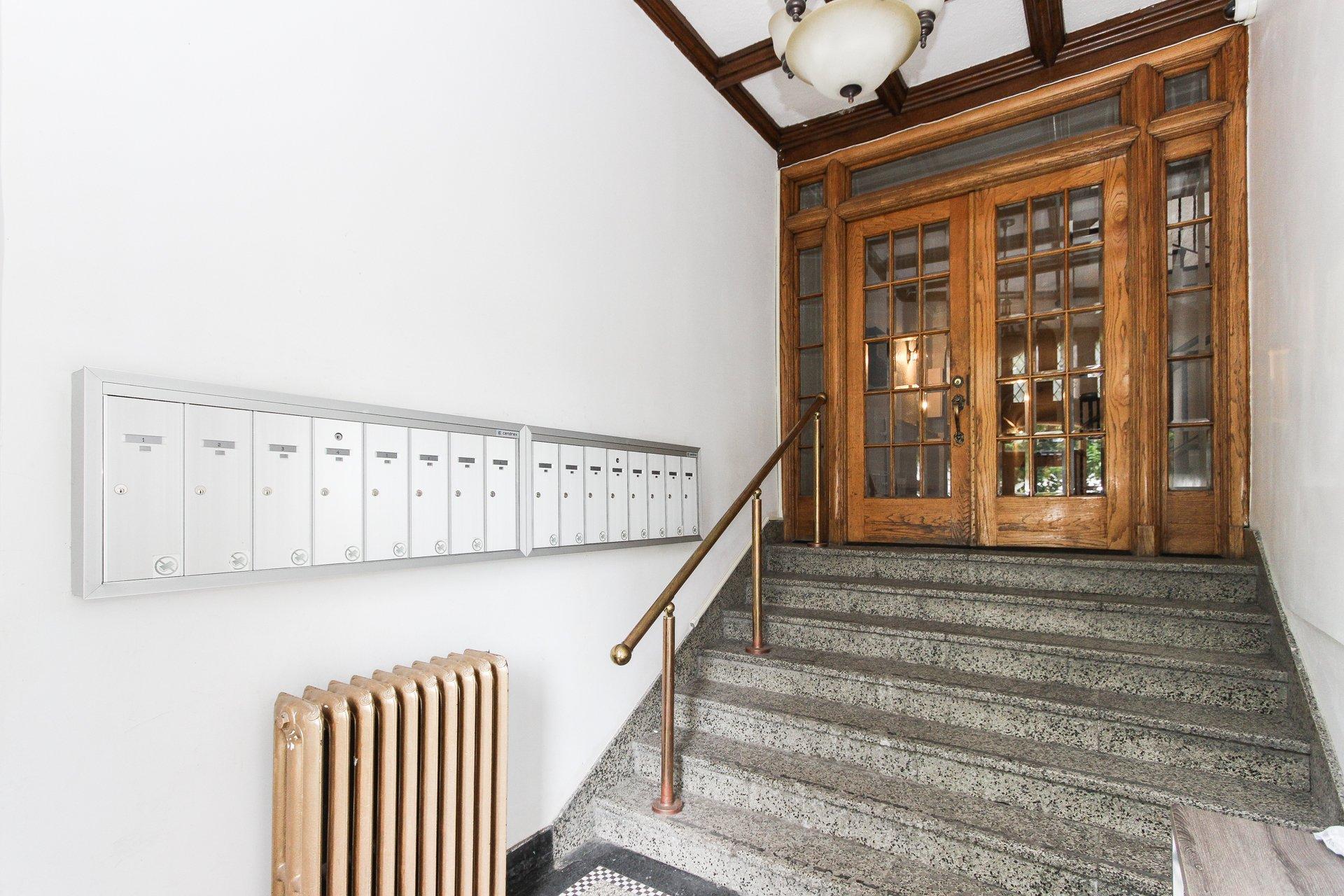 









6874


Rue Sherbrooke O.

, 4,
Montréal (Côte-des-Neiges/Notre-Dame-de-Grâce),




QC
H4B1P7

