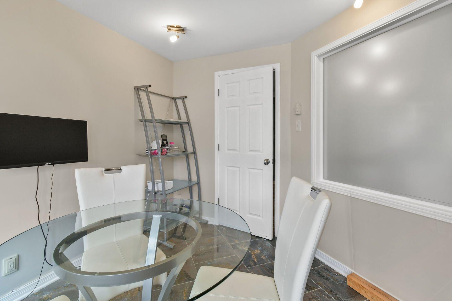 









3390


Grande Allée

,
Longueuil (Saint-Hubert),




QC
J4T2T1

