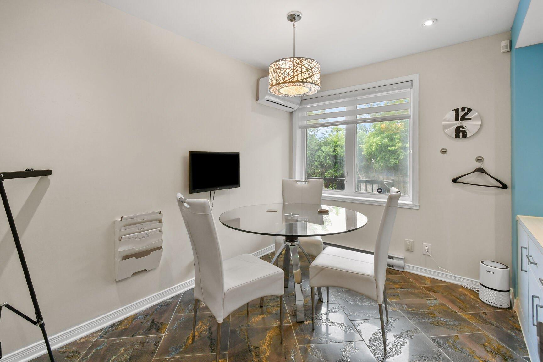 









3390


Grande Allée

,
Longueuil (Saint-Hubert),




QC
J4T2T1

