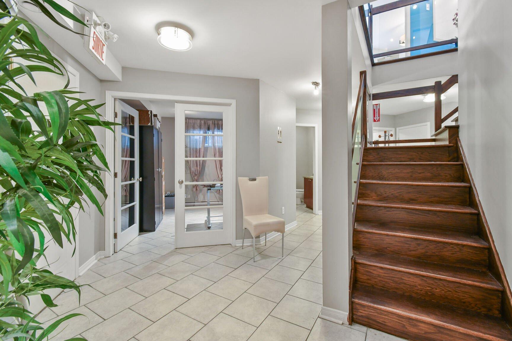 









3390


Grande Allée

,
Longueuil (Saint-Hubert),




QC
J4T2T1

