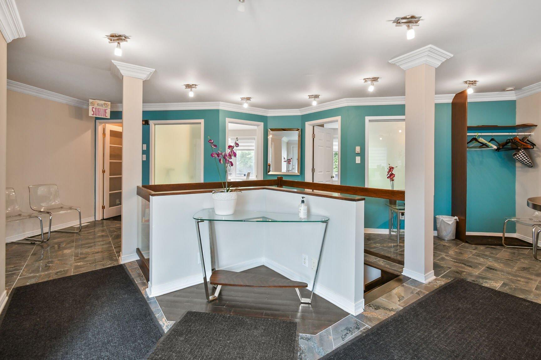 









3390


Grande Allée

,
Longueuil (Saint-Hubert),




QC
J4T2T1

