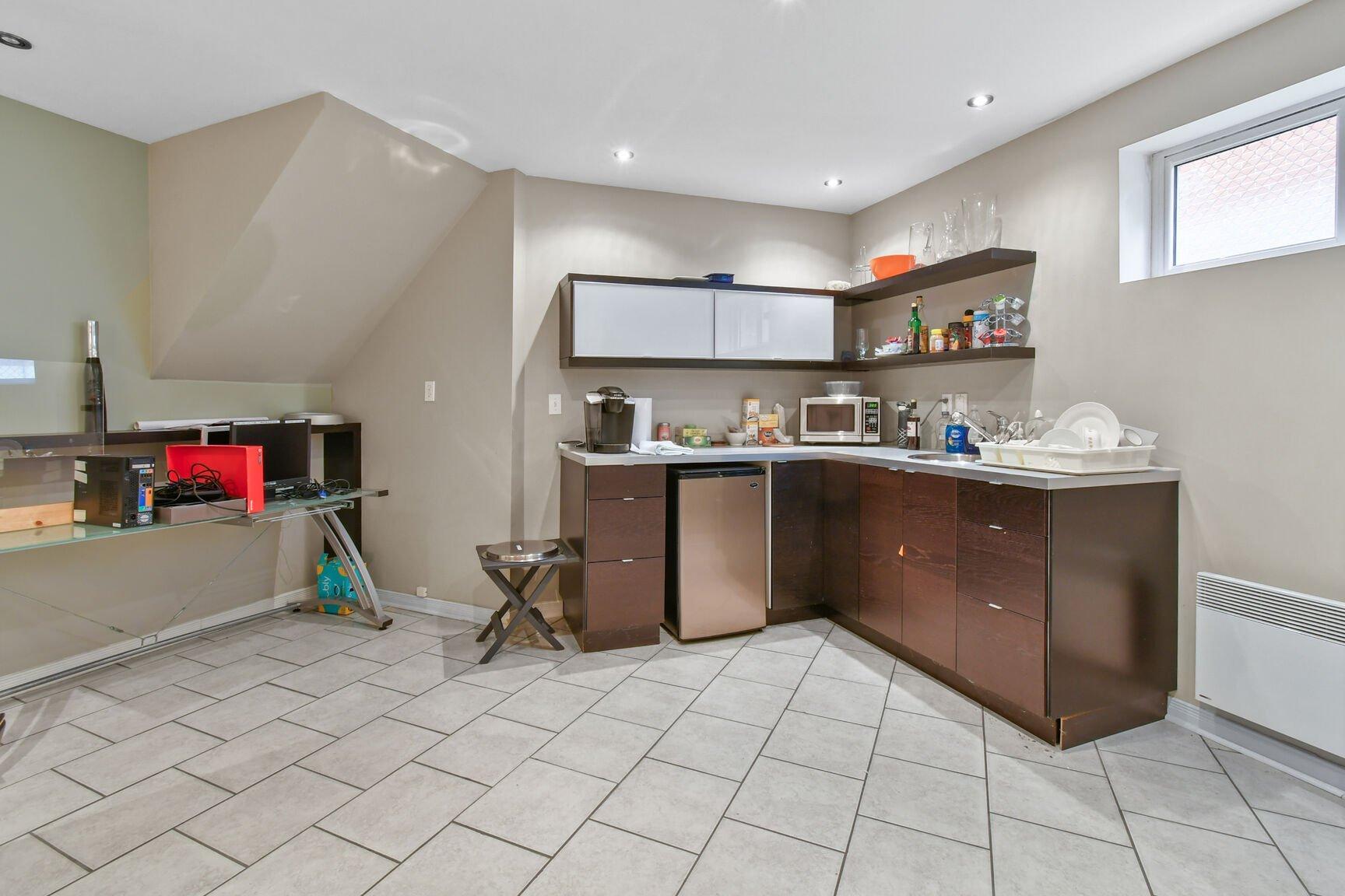 









3390


Grande Allée

,
Longueuil (Saint-Hubert),




QC
J4T2T1

