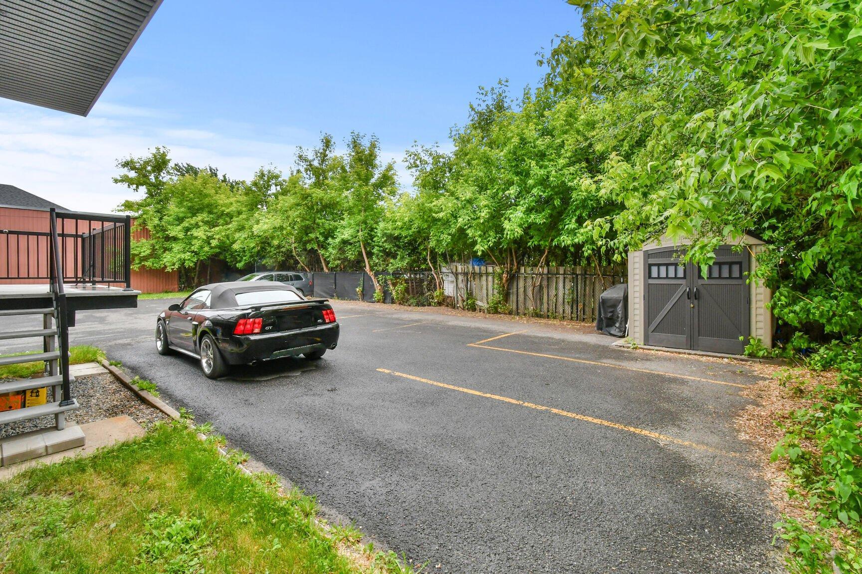 









3390


Grande Allée

,
Longueuil (Saint-Hubert),




QC
J4T2T1

