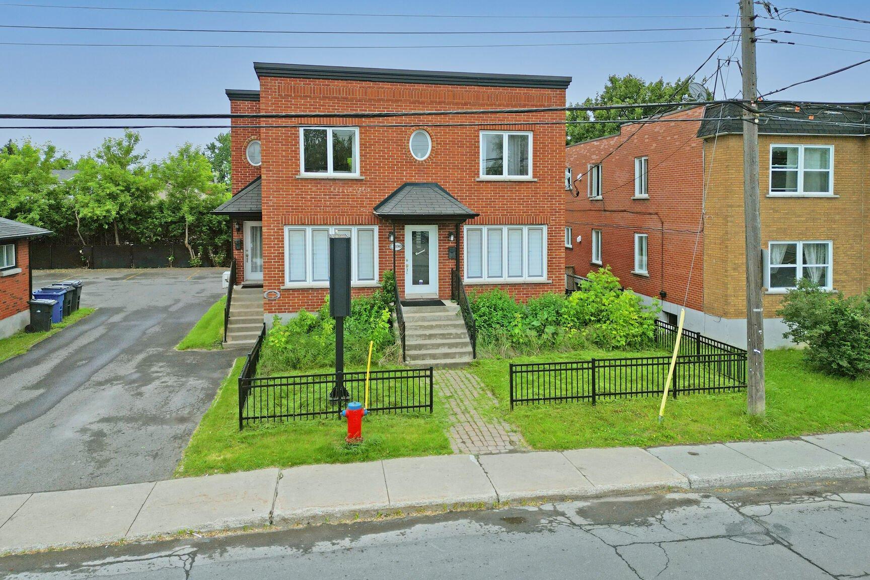 









3390


Grande Allée

,
Longueuil (Saint-Hubert),




QC
J4T2T1

