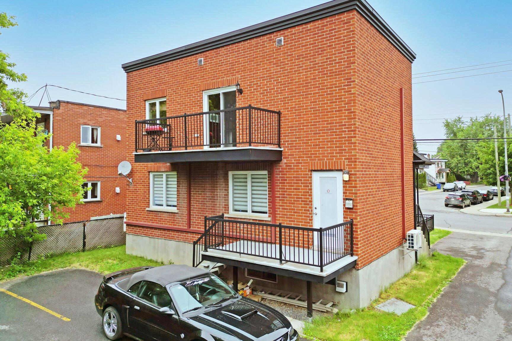 









3390


Grande Allée

,
Longueuil (Saint-Hubert),




QC
J4T2T1

