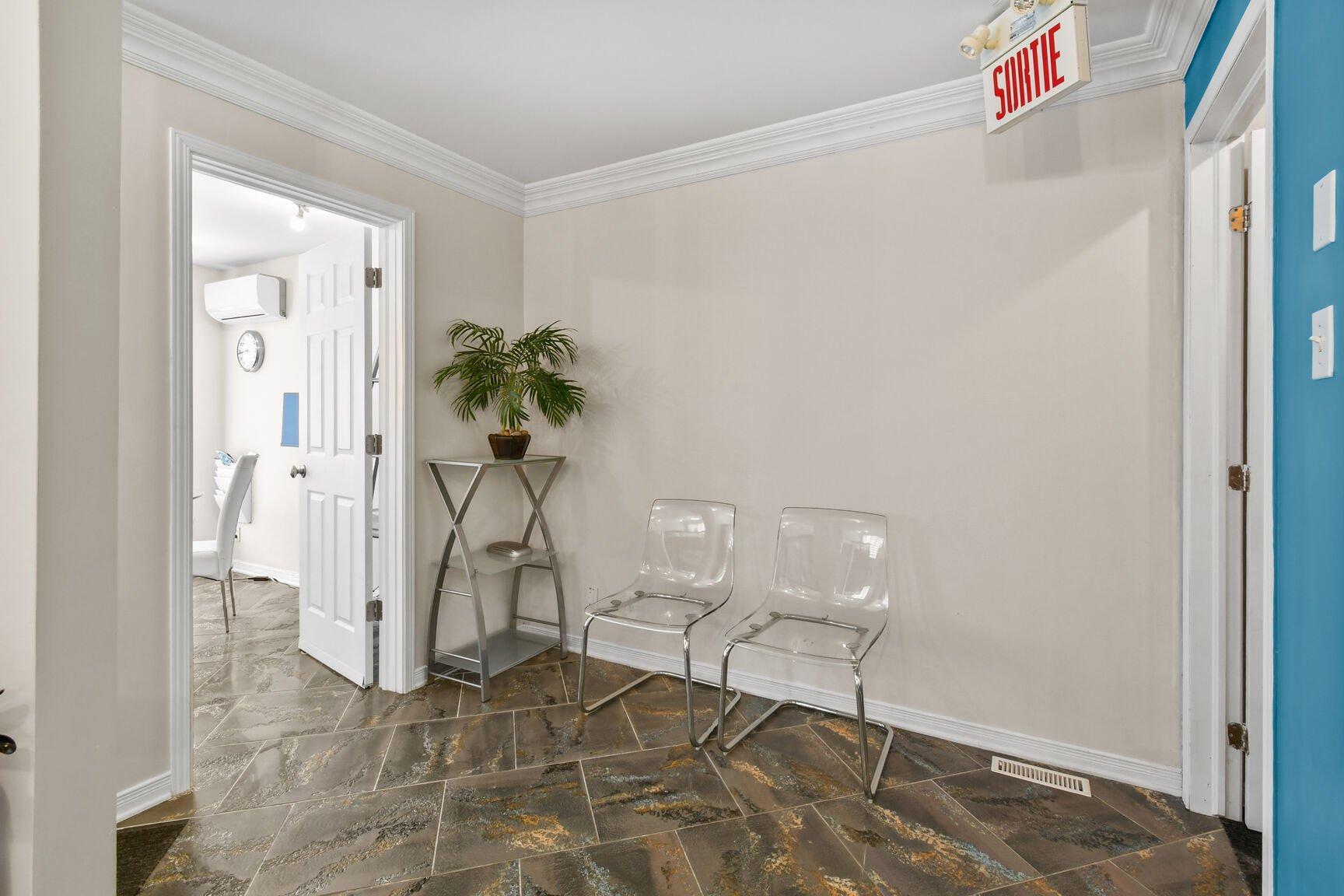 









3390


Grande Allée

,
Longueuil (Saint-Hubert),




QC
J4T2T1

