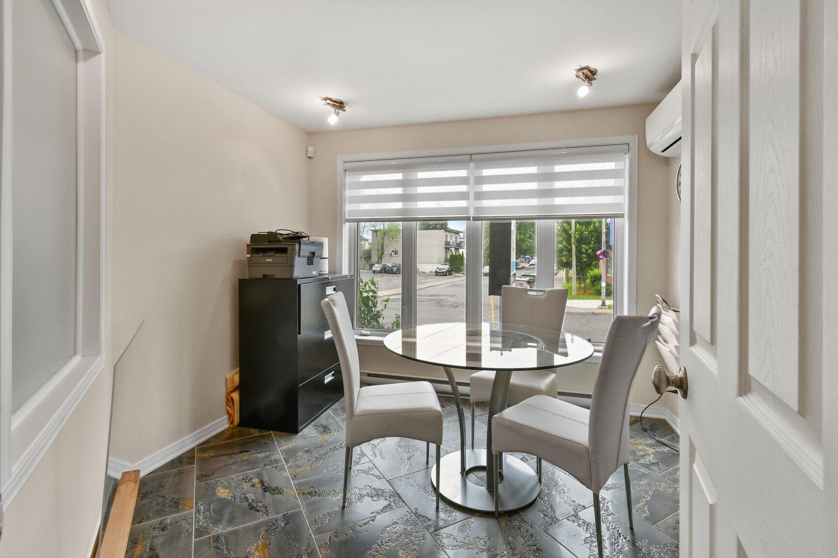 









3390


Grande Allée

,
Longueuil (Saint-Hubert),




QC
J4T2T1


