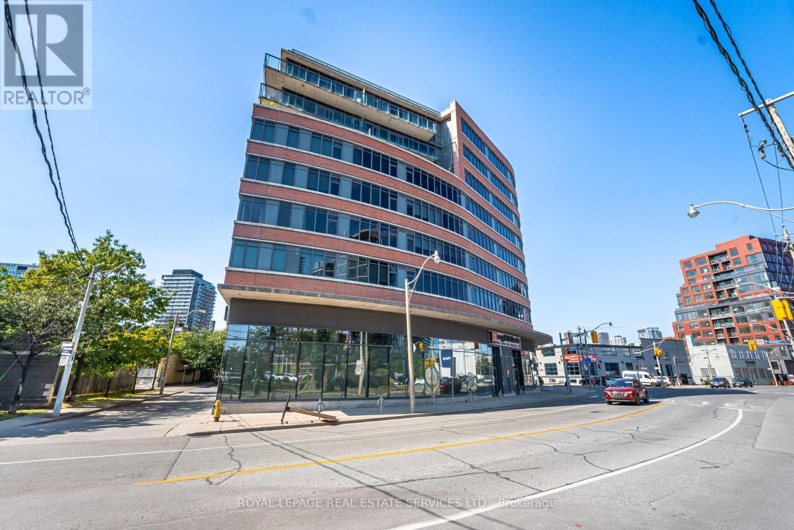 












201 - 90 TRINITY STREET

,
Toronto,




Ontario
M5A0E4

