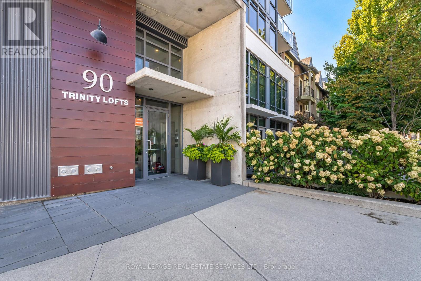 












201 - 90 TRINITY STREET

,
Toronto,




Ontario
M5A0E4

