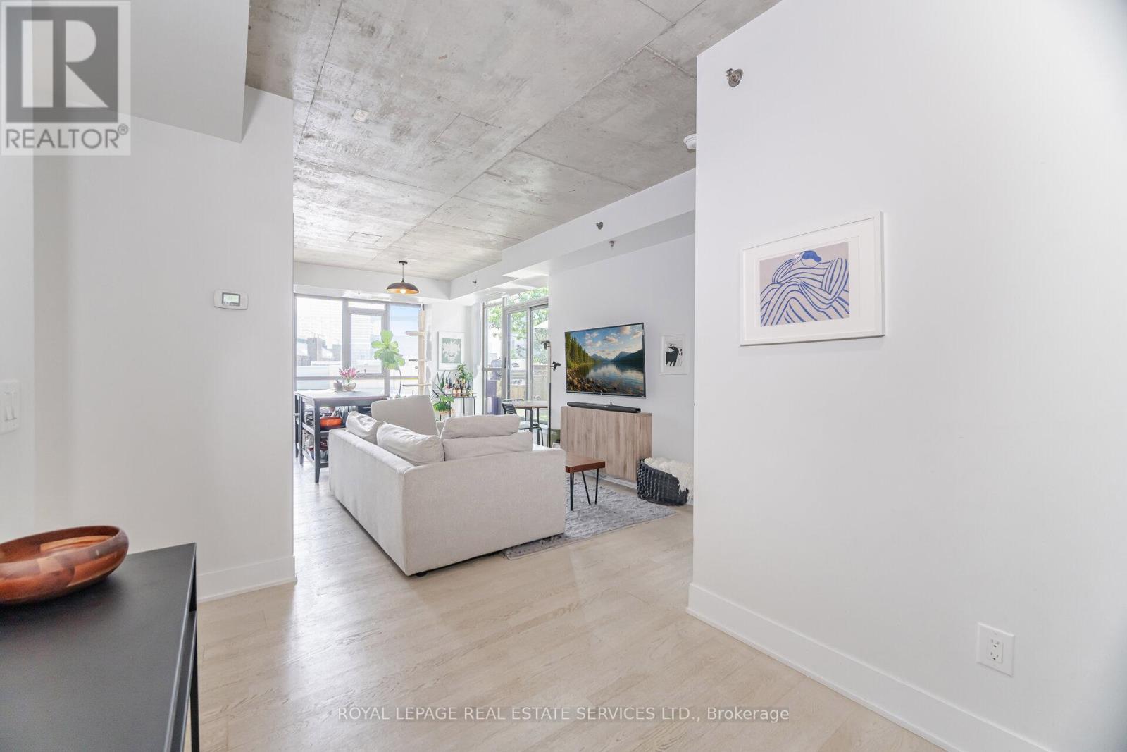 












201 - 90 TRINITY STREET

,
Toronto,




Ontario
M5A0E4

