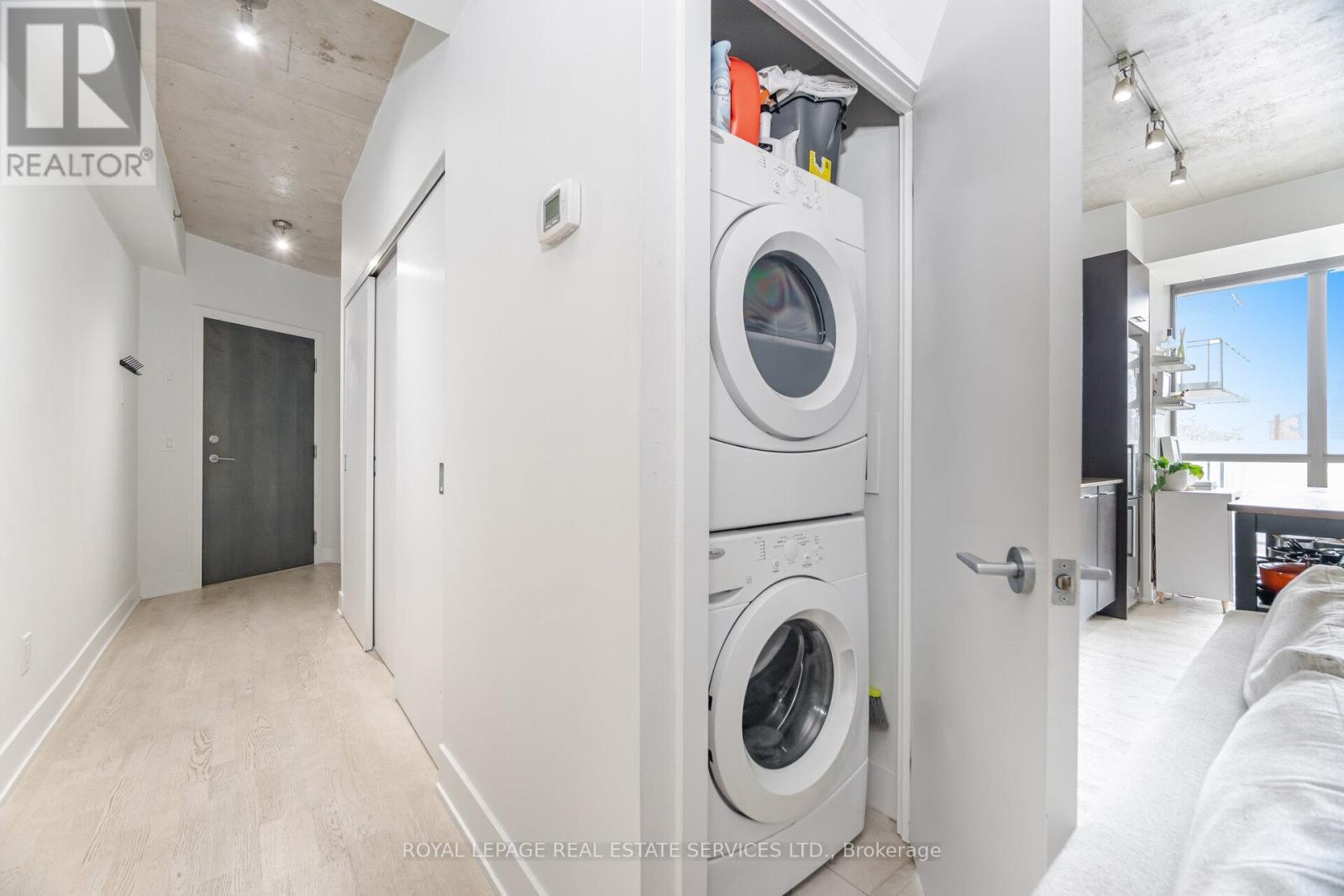 












201 - 90 TRINITY STREET

,
Toronto,




Ontario
M5A0E4

