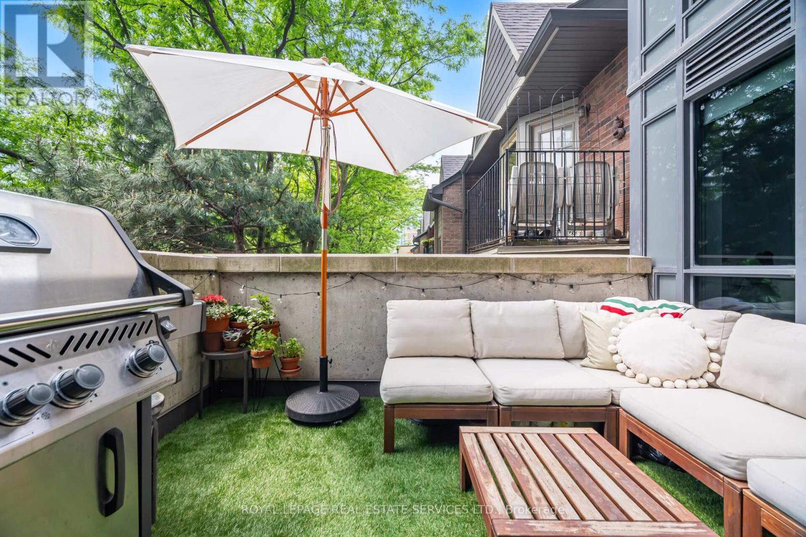 












201 - 90 TRINITY STREET

,
Toronto,




Ontario
M5A0E4

