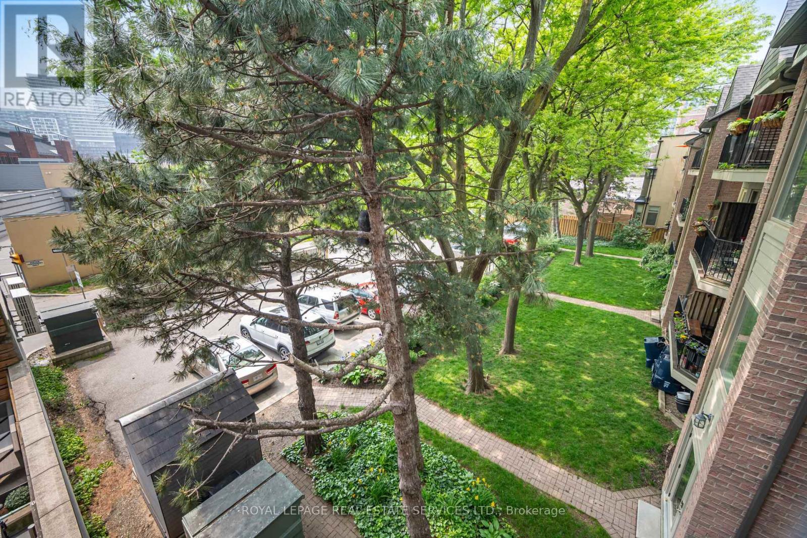 












201 - 90 TRINITY STREET

,
Toronto,




Ontario
M5A0E4

