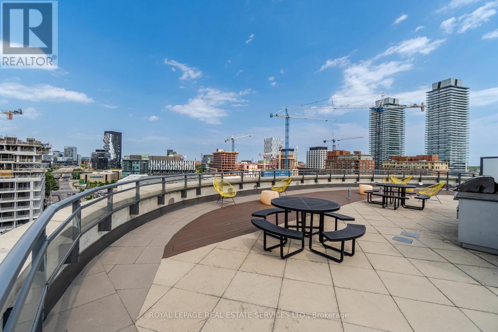 












201 - 90 TRINITY STREET

,
Toronto,




Ontario
M5A0E4

