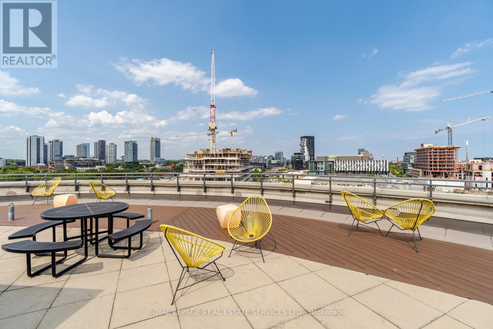 












201 - 90 TRINITY STREET

,
Toronto,




Ontario
M5A0E4


