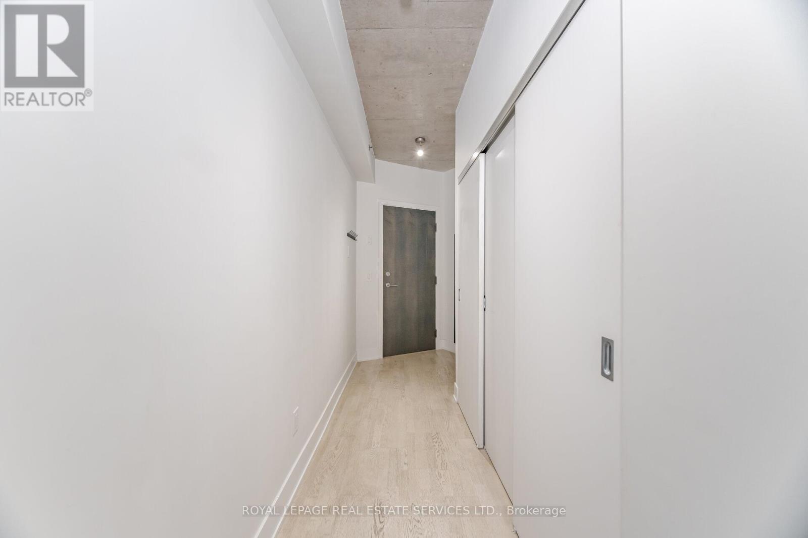 












201 - 90 TRINITY STREET

,
Toronto,




Ontario
M5A0E4


