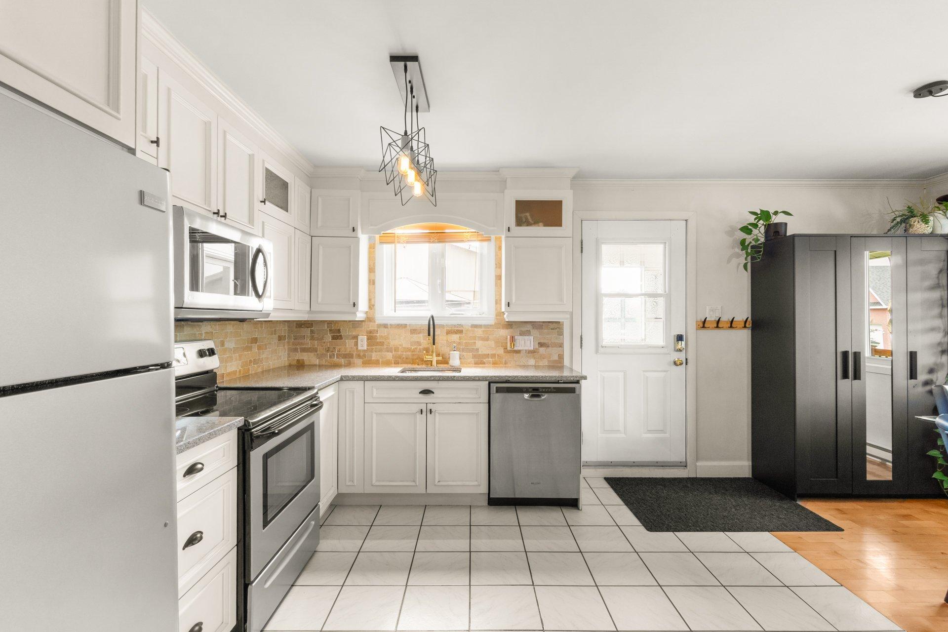 









486


Rue Leclerc

,
Trois-Rivières,




QC
G9B1R4


