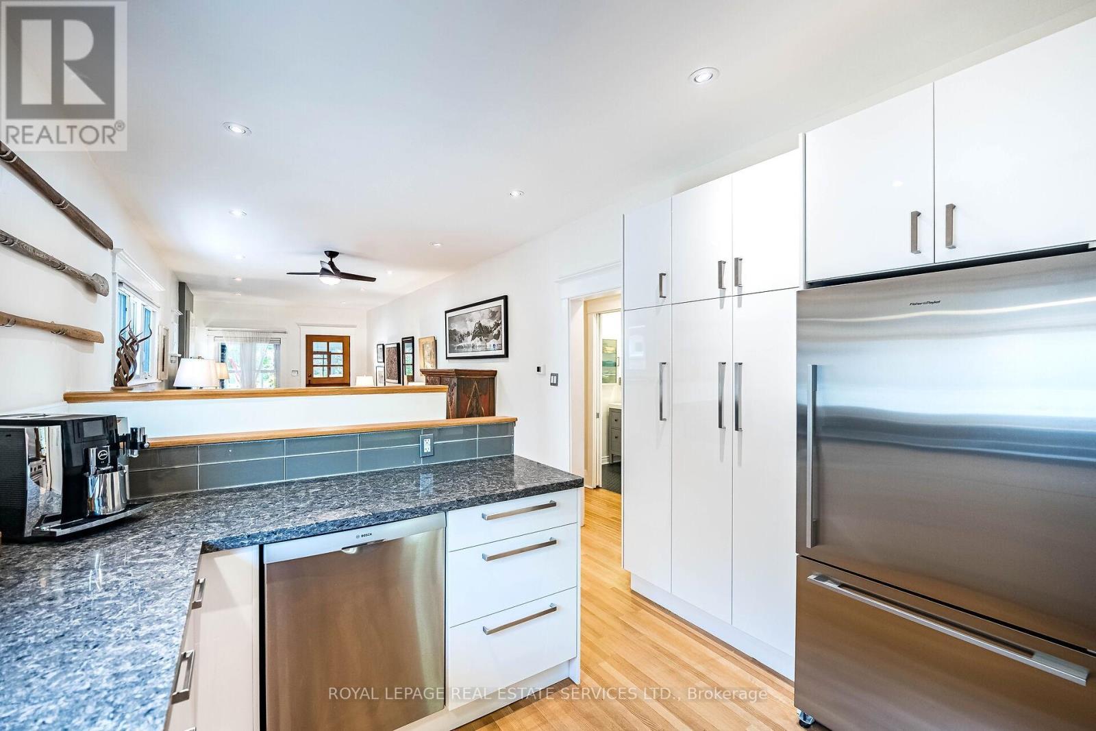 












39 EIGHTH STREET

,
Toronto,




Ontario
M8V3C2

