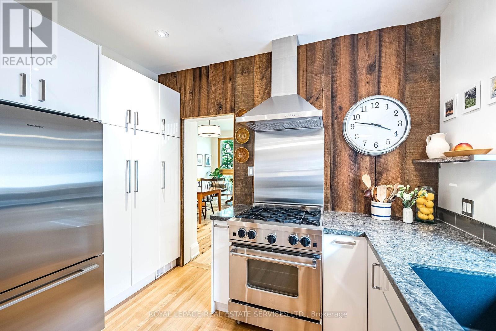 












39 EIGHTH STREET

,
Toronto,




Ontario
M8V3C2

