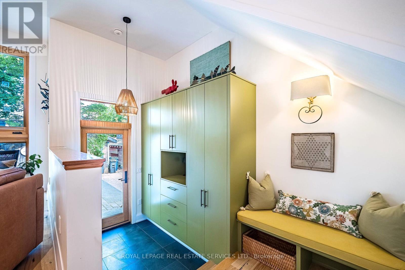 












39 EIGHTH STREET

,
Toronto,




Ontario
M8V3C2

