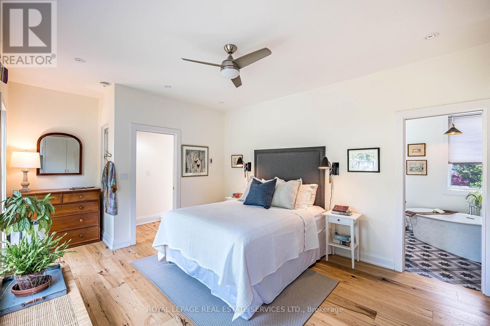 












39 EIGHTH STREET

,
Toronto,




Ontario
M8V3C2

