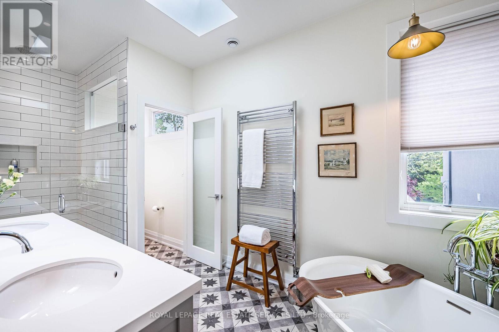 












39 EIGHTH STREET

,
Toronto,




Ontario
M8V3C2

