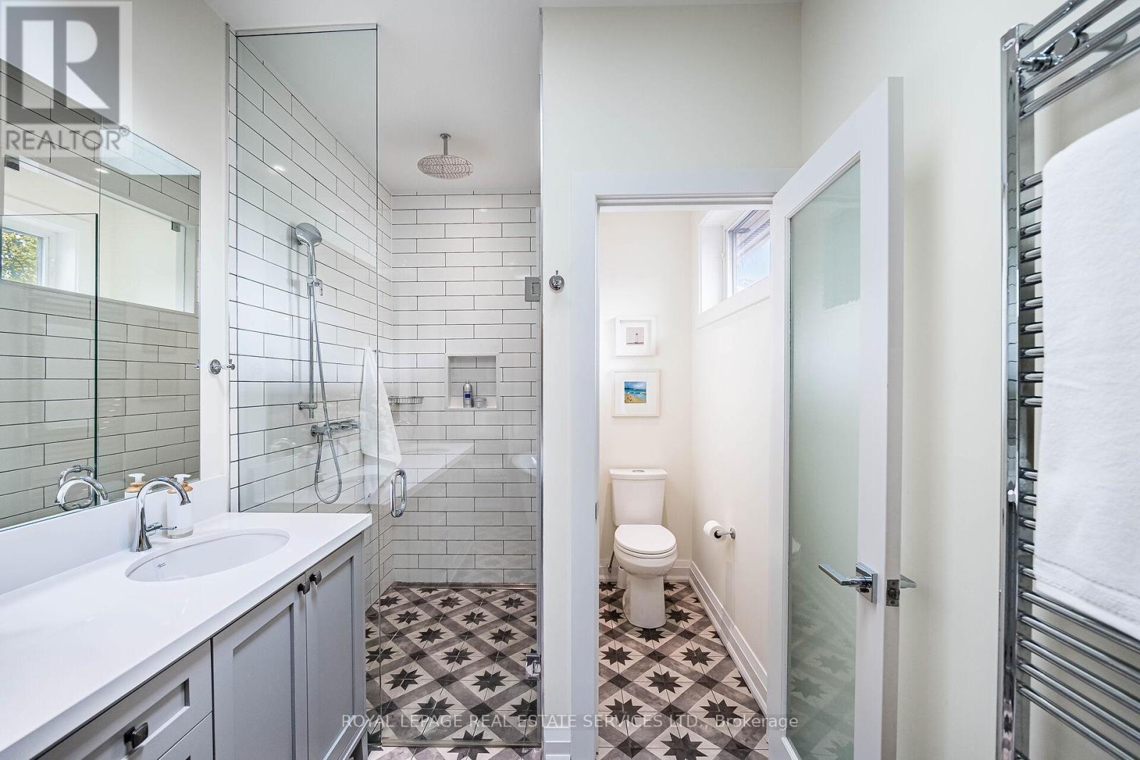 












39 EIGHTH STREET

,
Toronto,




Ontario
M8V3C2

